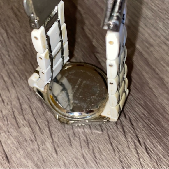 White Plastic Metal Accent Enamel Water Resistant Mother of Pearl Dial Watch - Picture 11 of 12